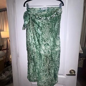 Zara Green and White Floral Skirt